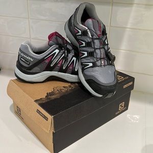 Salomon outdoor sneaker boots size 7